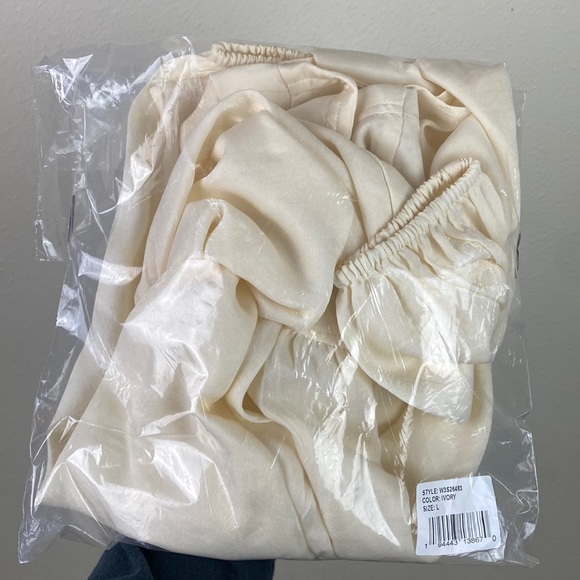 NWT Band of the Free | Cash Ivory Long Sleeve Peasant Satin Top L - Picture 4 of 12